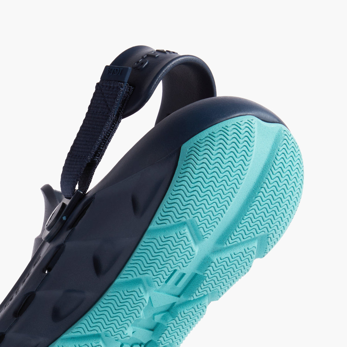 Dogtooth Clog